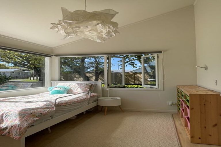 Photo of property in 17a Monument Road, Clevedon, 2582