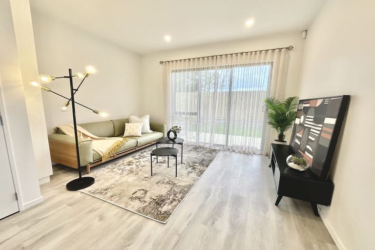 Photo of property in 4/241 Don Buck Road, Massey, Auckland, 0614