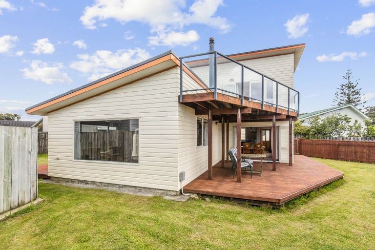 Photo of property in 1 Frances Street, Waikanae Beach, Waikanae, 5036