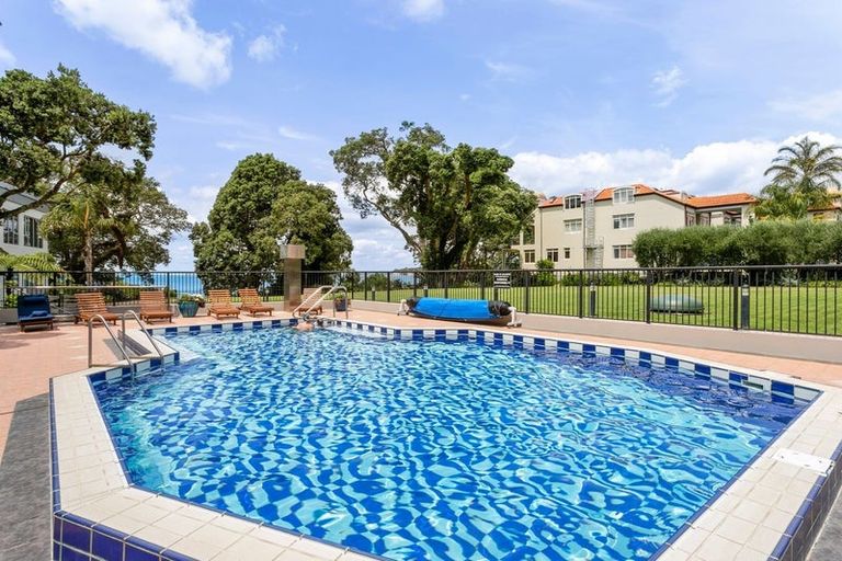 Photo of property in 4a/171 Hurstmere Road, Takapuna, Auckland, 0622