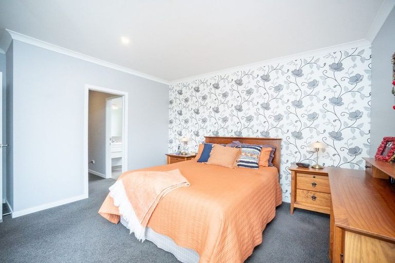 Photo of property in 32 Liberty Grove, Kelvin Grove, Palmerston North, 4414