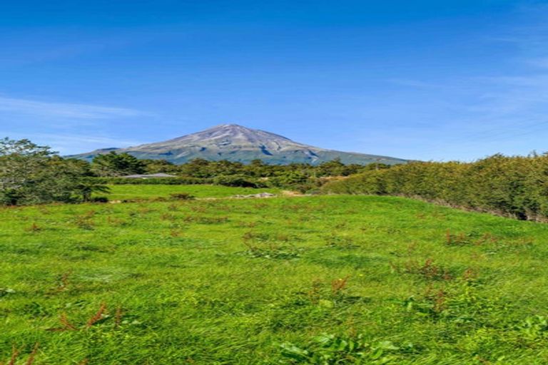 Photo of property in 2175 Egmont Road, Kaimiro, 4386