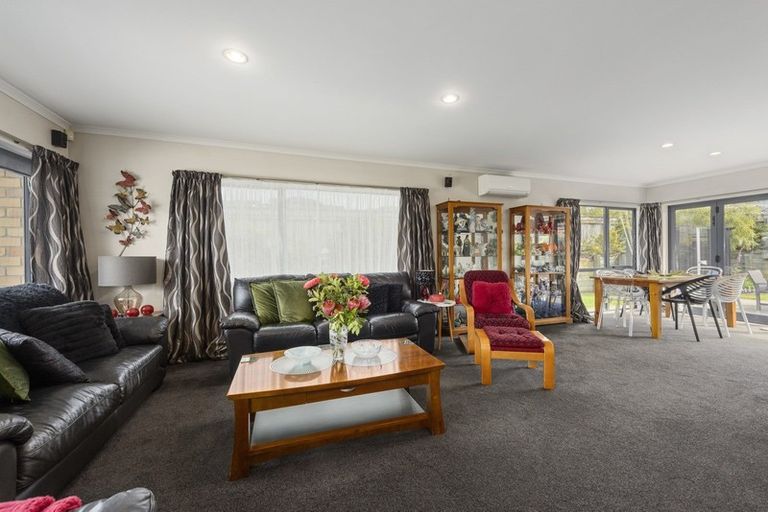 Photo of property in 3 Riverstone Drive, Riverstone Terraces, Upper Hutt, 5018