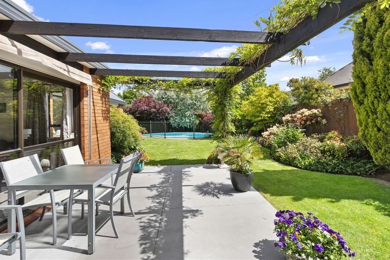 Photo of property in 21 Cricklewood Place, Avonhead, Christchurch, 8042