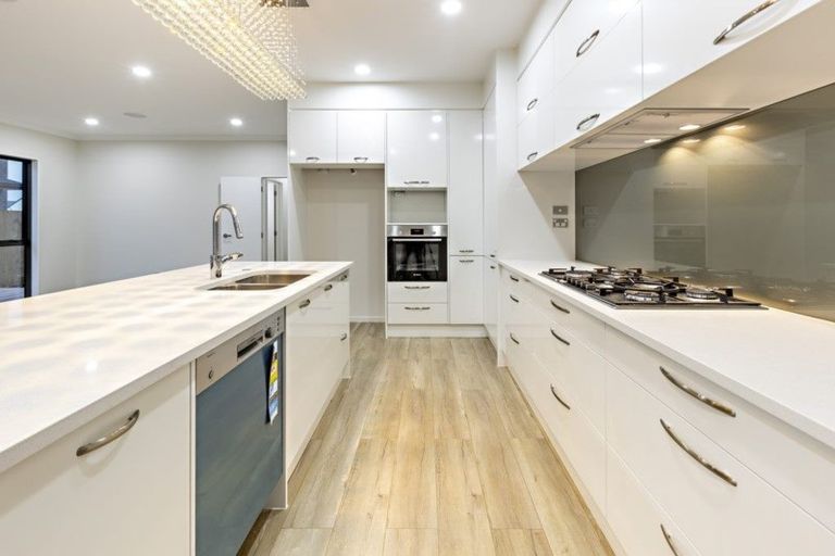 Photo of property in 4 Rauaruhe Road, Karaka, Papakura, 2113