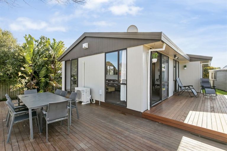 Photo of property in 6 Cameron Place, Ranui, Auckland, 0612