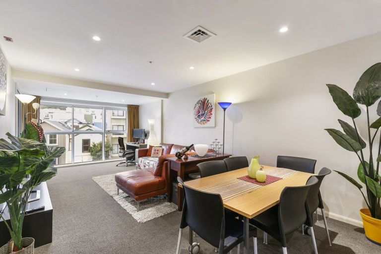 Photo of property in 4f/5 Kent Terrace, Mount Victoria, Wellington, 6011