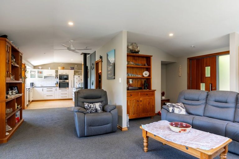 Photo of property in 19 Mccormicks Road, Whatamango Bay, Picton, 7281