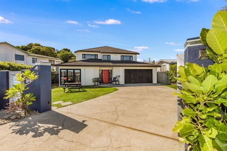 Photo of property in 2 Seascape View, Paremata, Porirua, 5024