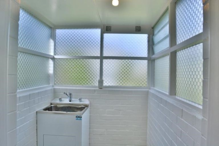 Photo of property in 2/156 Hinemoa Street, Birkenhead, Auckland, 0626