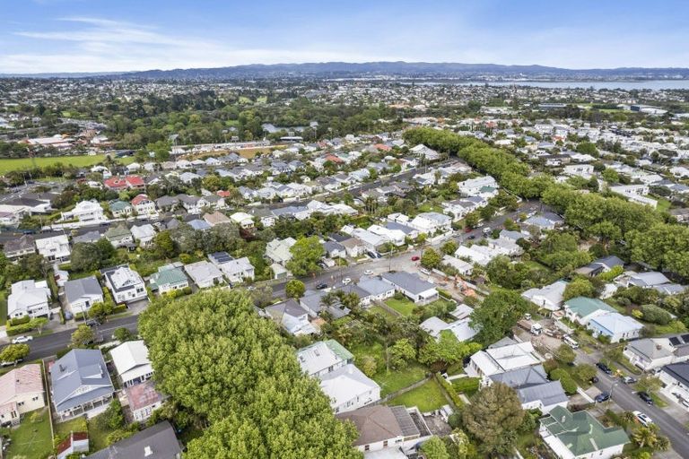 Photo of property in 31 Castle Street, Eltham, 4322