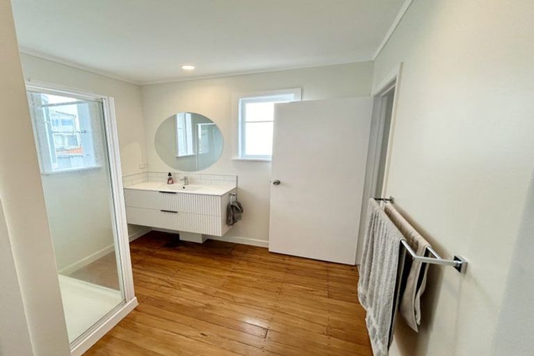 Photo of property in 15b Rishworth Avenue, Stanmore Bay, Whangaparaoa, 0932