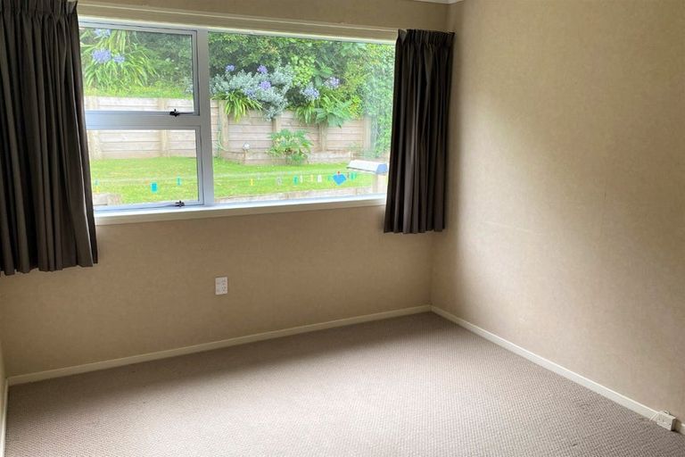 Photo of property in 9 Heaphy Street, Westown, New Plymouth, 4310