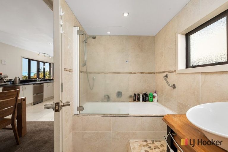 Photo of property in 28 Ocean View Road, Waihi Beach, 3611