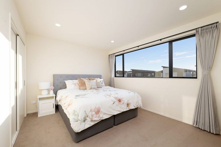 Photo of property in 17 Toanui Road, Hobsonville, Auckland, 0616