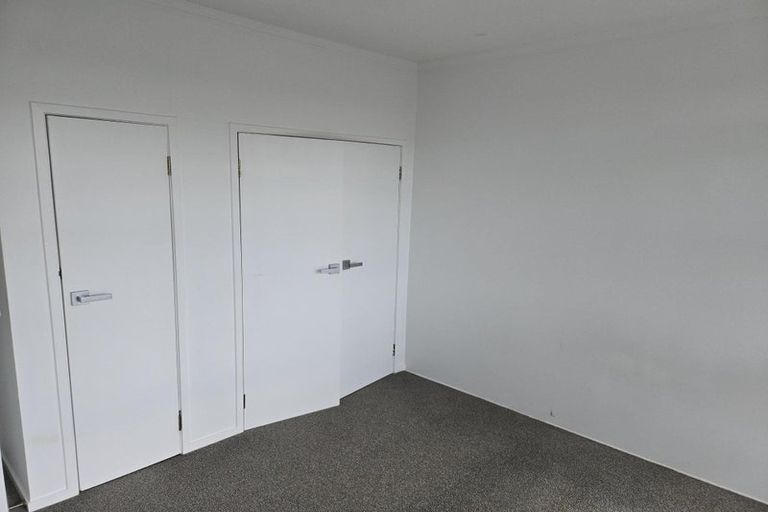 Photo of property in 2/77 Old Lake Road, Narrow Neck, Auckland, 0624