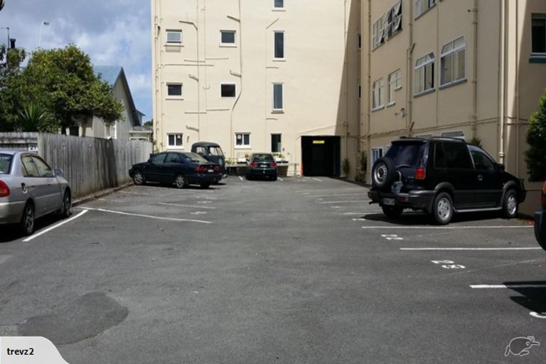 Photo of property in Devonport Apartments, 23/127 Saint Aubyn Street, New Plymouth, 4310