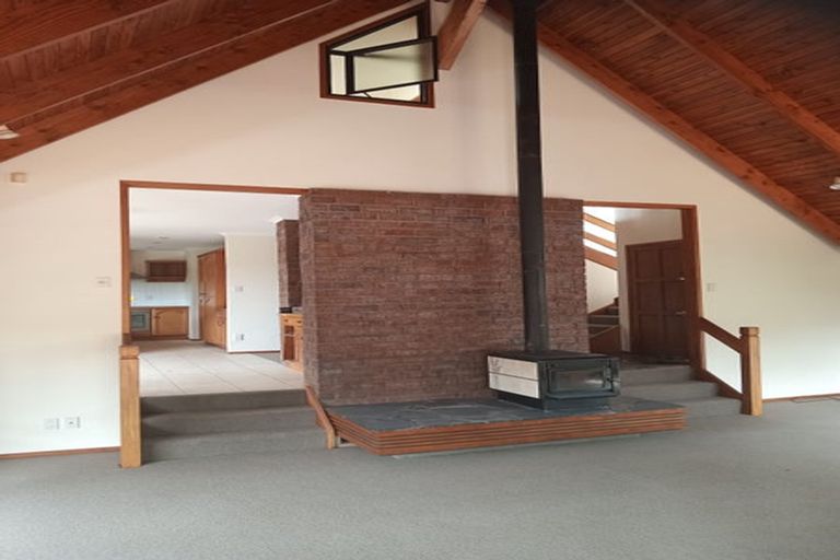 Photo of property in 55 Onewa Road, Northcote, Auckland, 0627