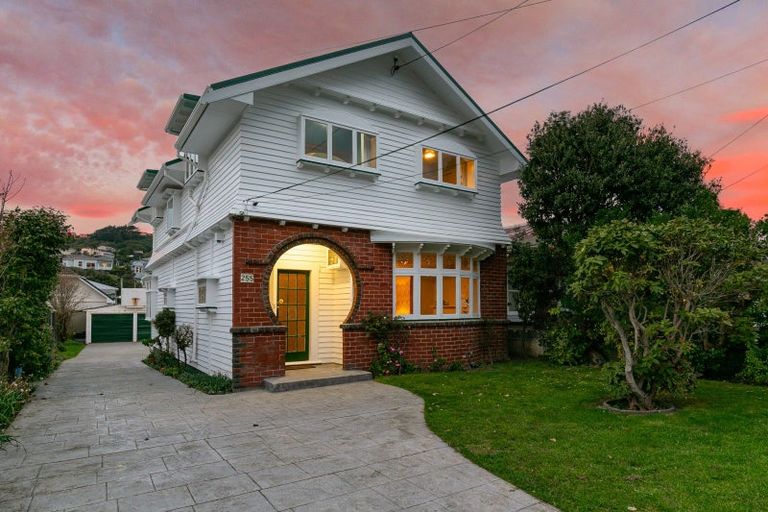 Photo of property in 255 The Parade, Island Bay, Wellington, 6023