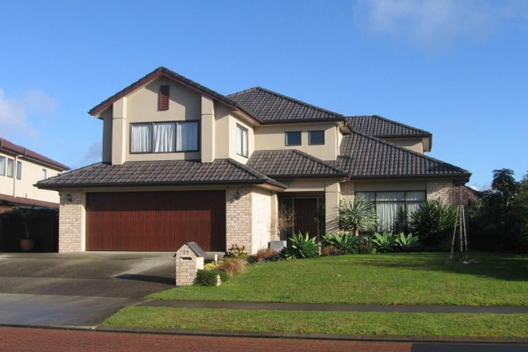 Photo of property in 11 Thornbury Crescent, East Tamaki Heights, Auckland, 2016