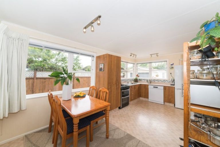 Photo of property in 42 Tararua Terrace, Cloverlea, Palmerston North, 4412