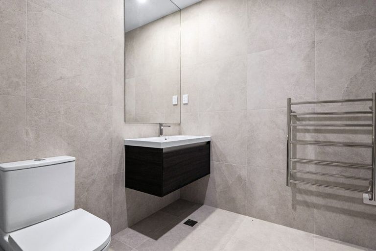 Photo of property in 4/1 Parapara Place, Albany, 0632