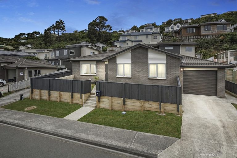 Photo of property in 11 Cresswell Place, Johnsonville, Wellington, 6037
