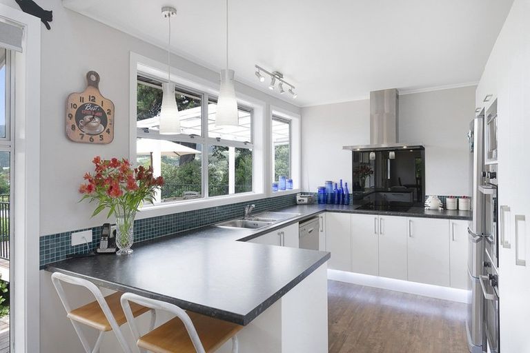 Photo of property in 11 Horomona Road, Paekakariki, 5034