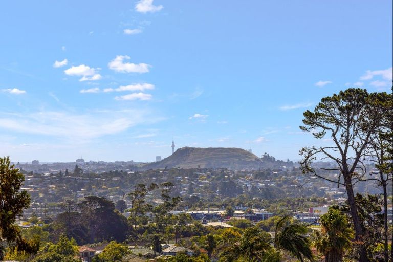 Photo of property in 21 Penwood Close, East Tamaki Heights, Auckland, 2016
