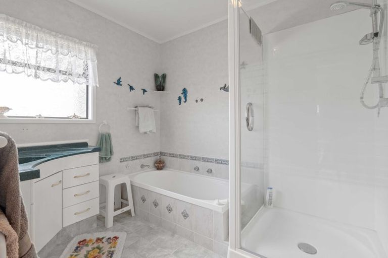 Photo of property in 5c Lindaver Grove, Merrilands, New Plymouth, 4312