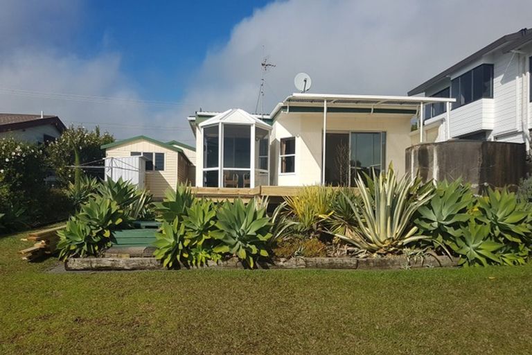 Photo of property in 1420 Whangaparaoa Road, Army Bay, Whangaparaoa, 0930