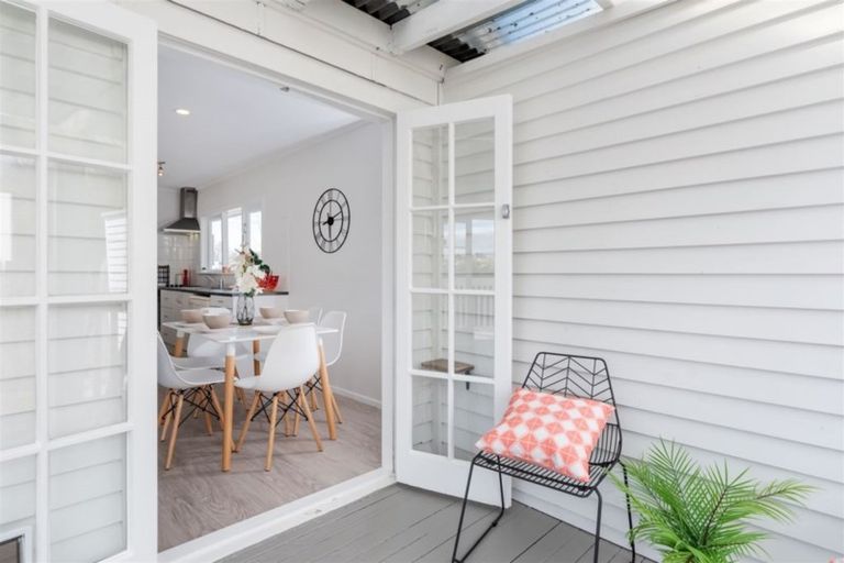 Photo of property in 1/318 Rangatira Road, Beach Haven, Auckland, 0626