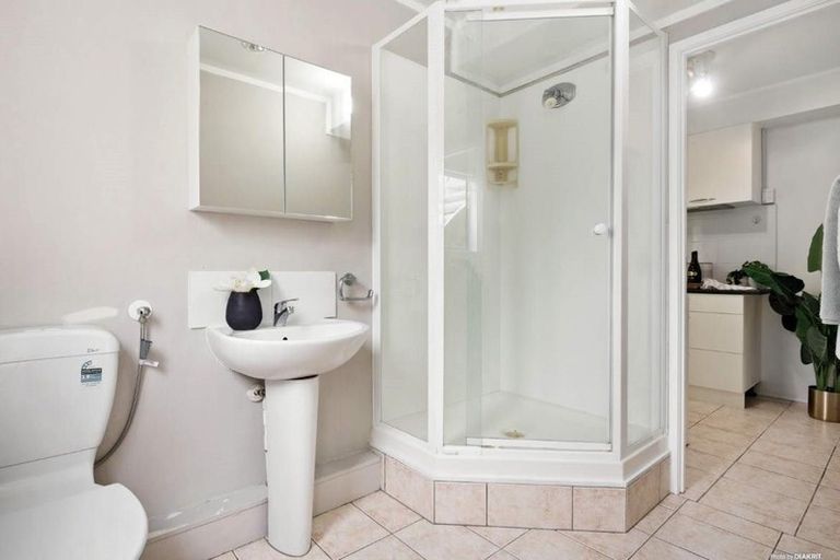 Photo of property in 2/54 Stapleford Crescent, Browns Bay, Auckland, 0630