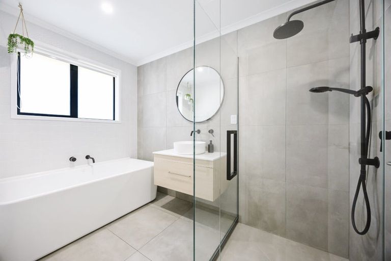 Photo of property in 5 Laguna Place, Matakatia, Whangaparaoa, 0930