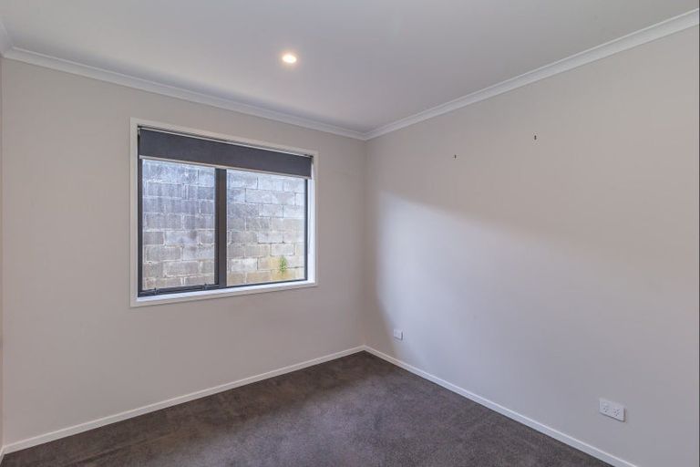 Photo of property in 30 Queenwood Road, Levin, 5510