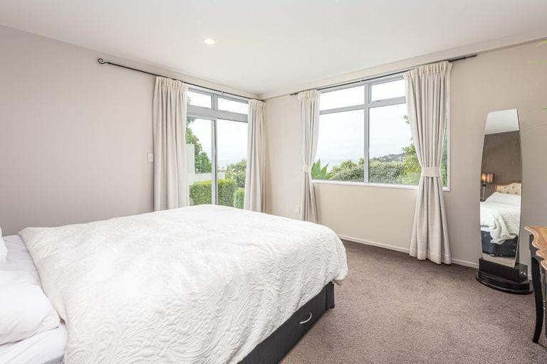 Photo of property in 2 Redcliffs View Lane, Redcliffs, Christchurch, 8081