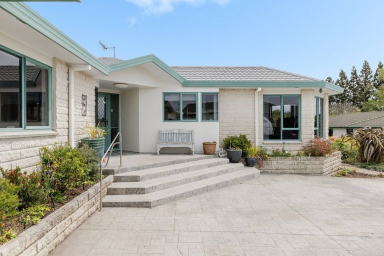 Photo of property in 4 Burnt Oak Drive, Pyes Pa, Tauranga, 3112