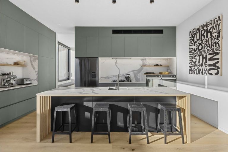 Photo of property in 6 Akitu Rise, Wanaka, 9305