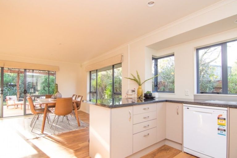 Photo of property in 8 Sorrento Place, Kelvin Grove, Palmerston North, 4414