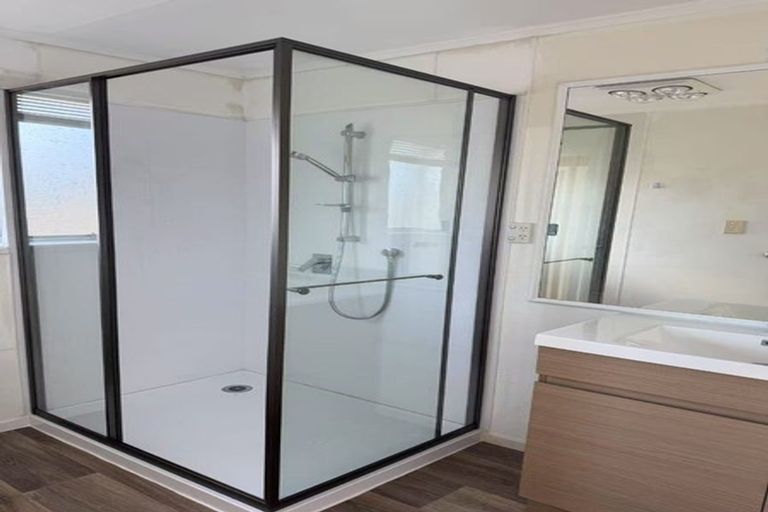 Photo of property in 2 Cranberry Place, Bucklands Beach, Auckland, 2012