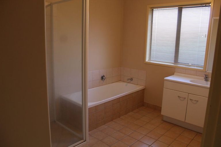 Photo of property in 12 Guildford Place, Rototuna North, Hamilton, 3210