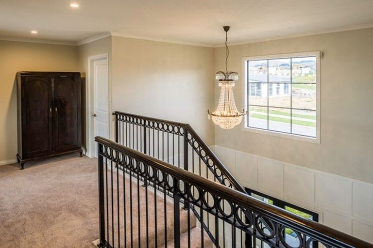 Photo of property in 88 Queen Charlotte Drive, Aotea, Porirua, 5024