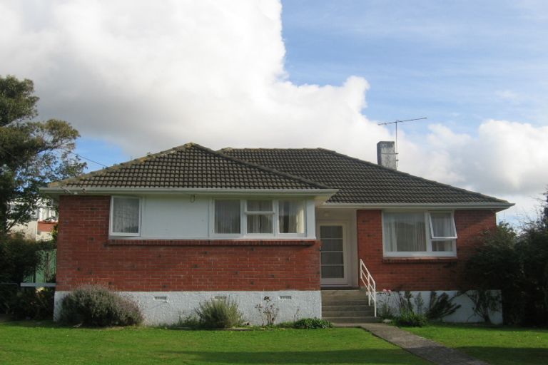 Photo of property in 18 Levant Street, Cannons Creek, Porirua, 5024