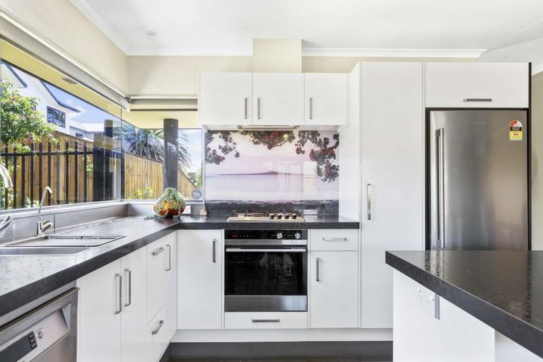 Photo of property in 15 Hollinger Place, Nawton, Hamilton, 3200