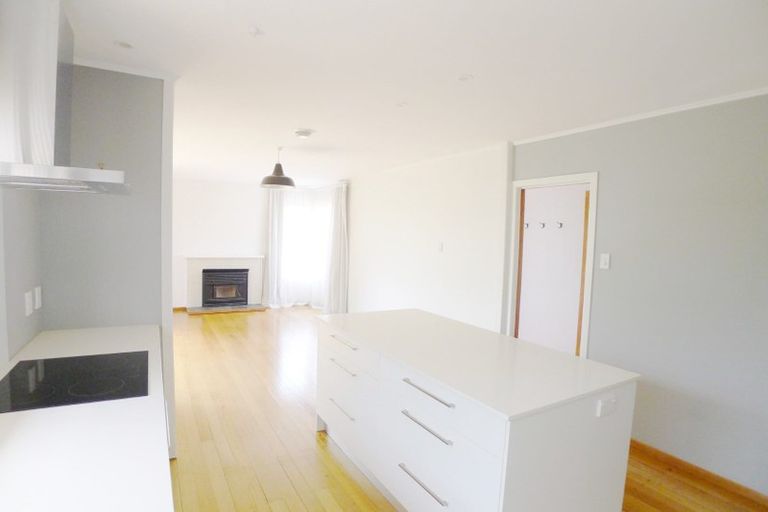 Photo of property in 42 Kervil Avenue, Te Atatu Peninsula, Auckland, 0610