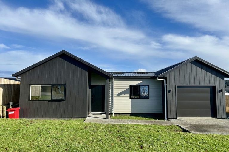 Photo of property in 25 Paihere Street, Huapai, Kumeu, 0810