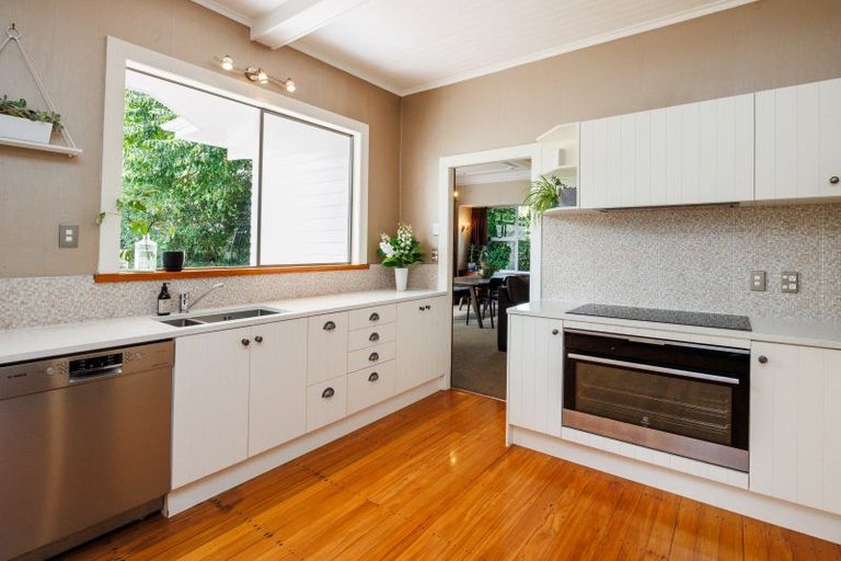 Photo of property in 11 Elmira Avenue, Hokowhitu, Palmerston North, 4410