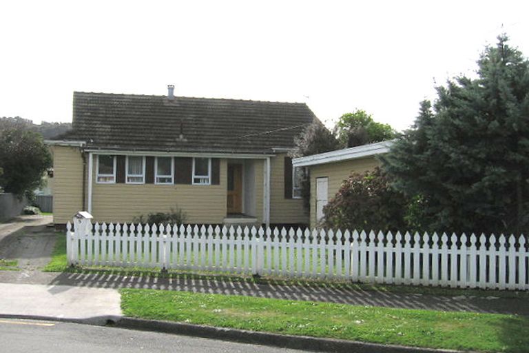 Photo of property in 5 Deans Grove, Taita, Lower Hutt, 5011