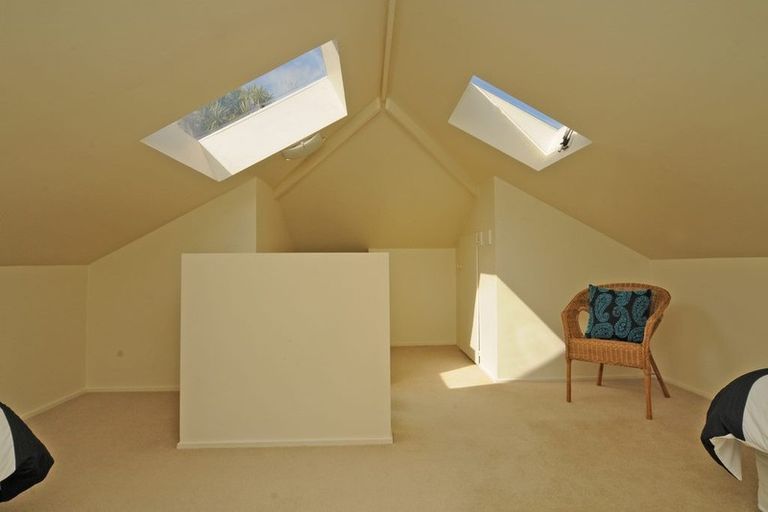 Photo of property in 132a Kelburn Parade, Kelburn, Wellington, 6012