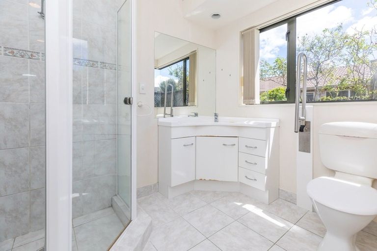 Photo of property in 64 Longford Park Drive, Takanini, 2112